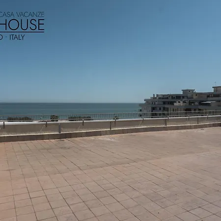 Attico Fronte Mare Terrazza Panoramica Bbq E Aria Condizionata Apartment
