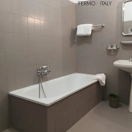 Attico Fronte Mare Terrazza Panoramica Bbq E Aria Condizionata Apartment